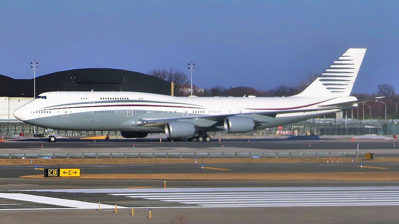 Qatar amiri flight boeing 747 8kb intercontinental boeing business jet a7 hbj parked at jfk airport