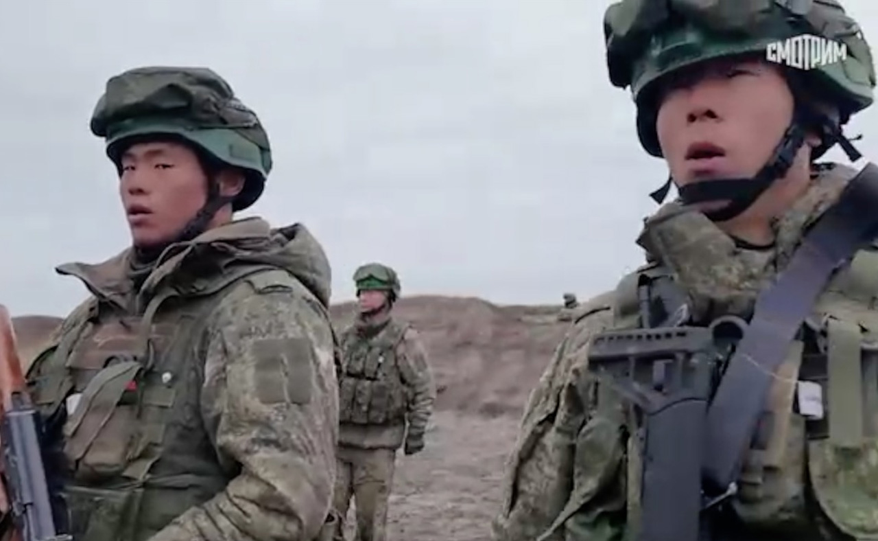 North korean troops