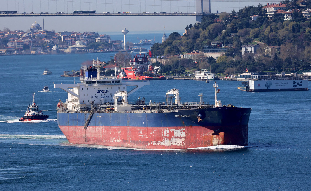 Oil tanker