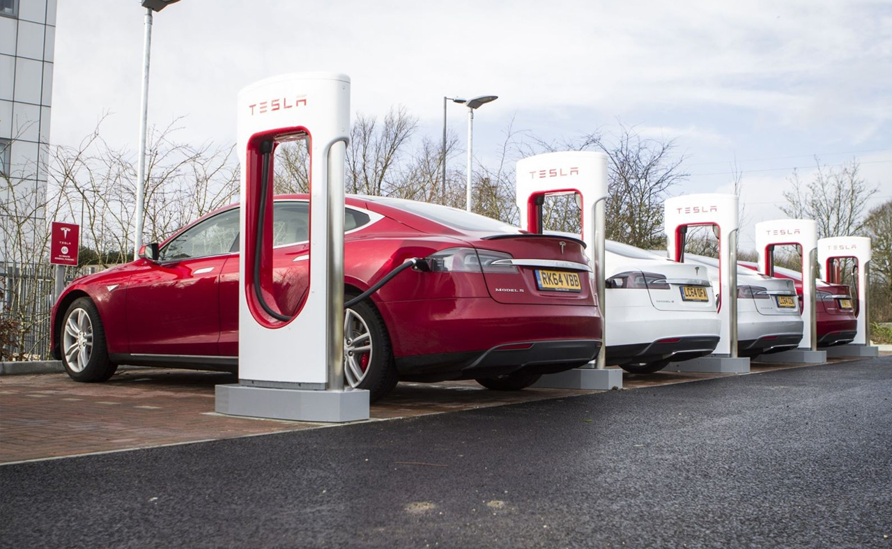 Tesla eur