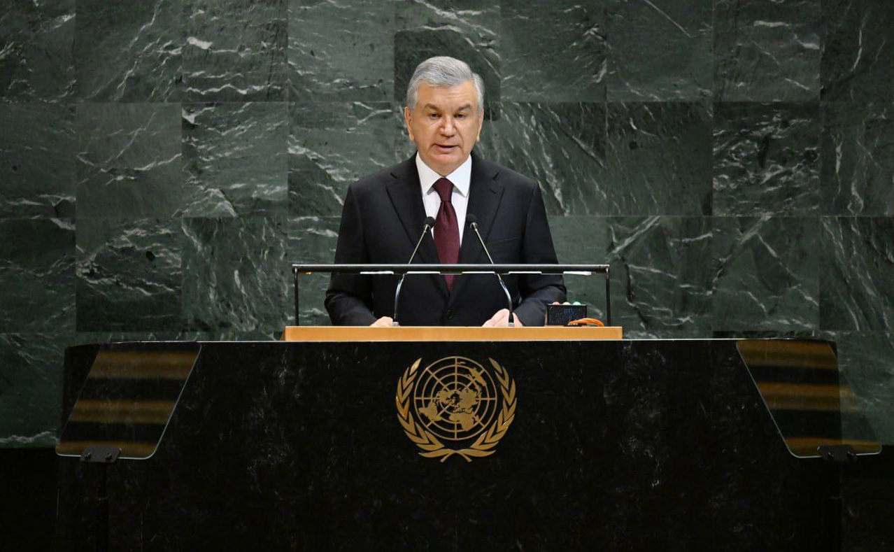 Mirziyoyev un tribune